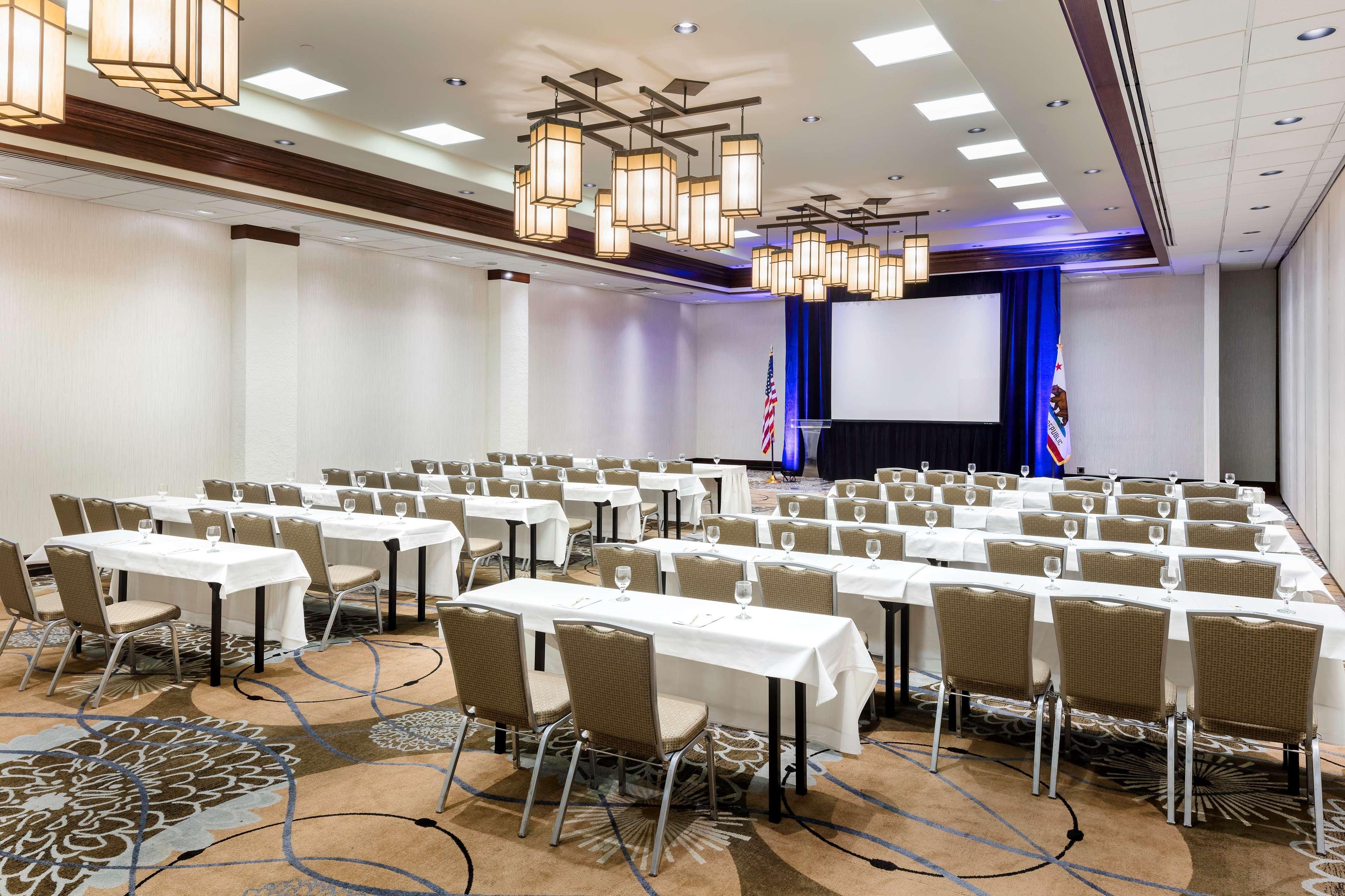 Doubletree By Hilton Ontario Airport Hotel Exterior foto