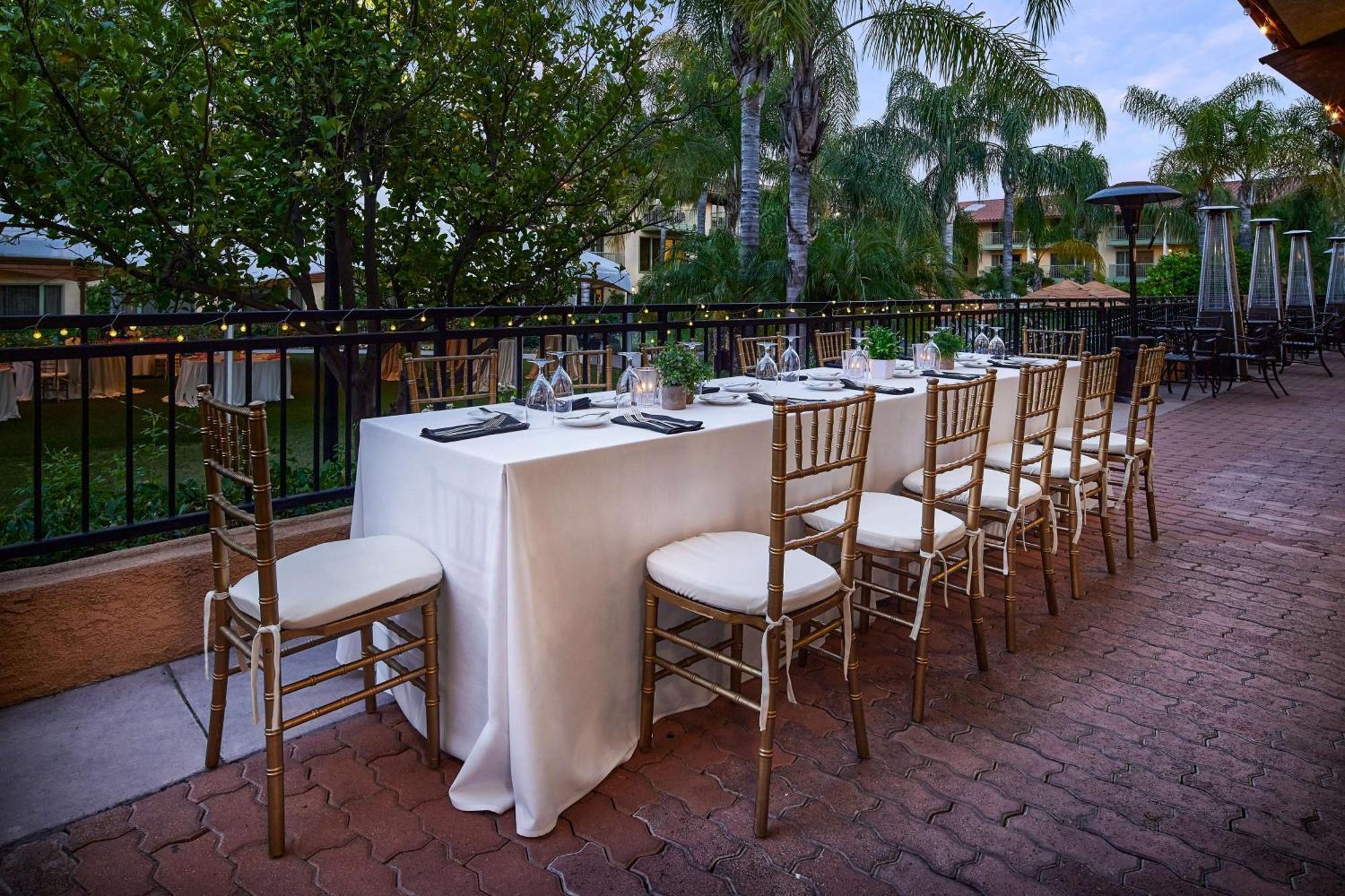 Doubletree By Hilton Ontario Airport Hotel Exterior foto